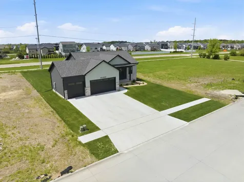 4029 Broomfield Drive Cedar Falls IA 50613