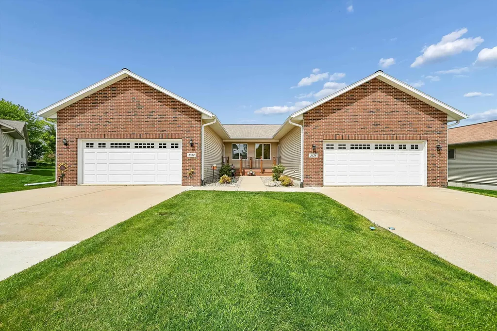 2524 NW 3rd Park Avenue Waverly IA 50677