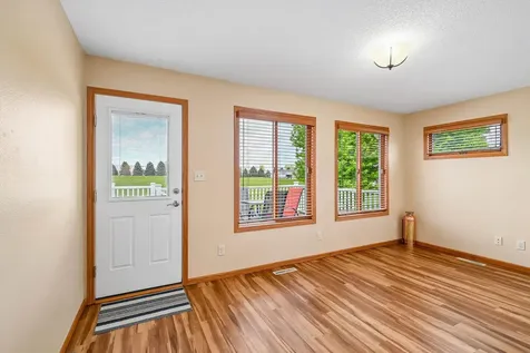 2524 NW 3rd Park Avenue Waverly IA 50677
