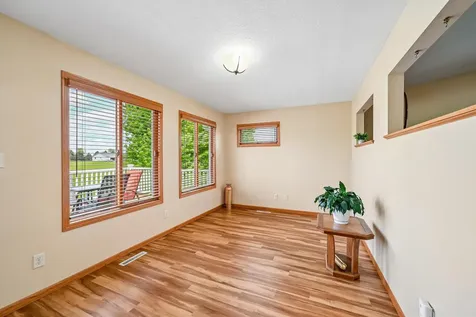 2524 NW 3rd Park Avenue Waverly IA 50677