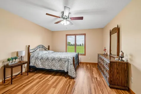 2524 NW 3rd Park Avenue Waverly IA 50677