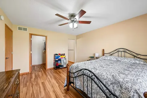 2524 NW 3rd Park Avenue Waverly IA 50677