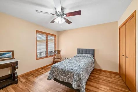 2524 NW 3rd Park Avenue Waverly IA 50677