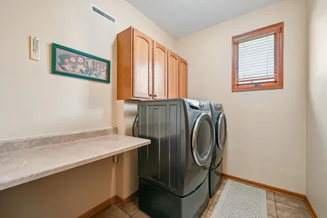 2524 NW 3rd Park Avenue Waverly IA 50677