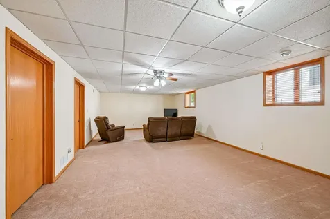 2524 NW 3rd Park Avenue Waverly IA 50677