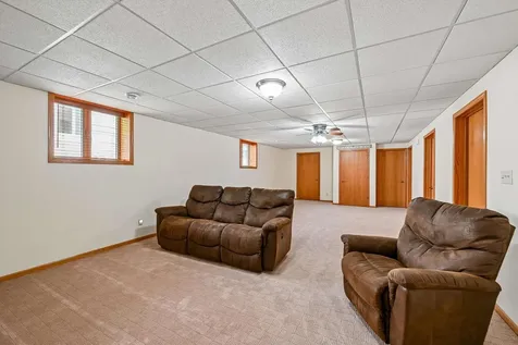 2524 NW 3rd Park Avenue Waverly IA 50677