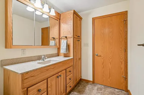 2524 NW 3rd Park Avenue Waverly IA 50677