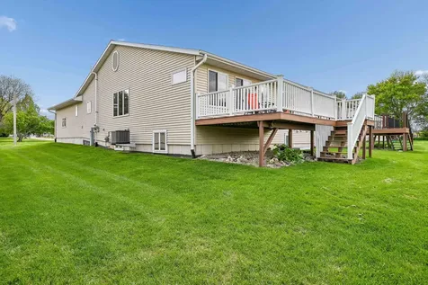 2524 NW 3rd Park Avenue Waverly IA 50677