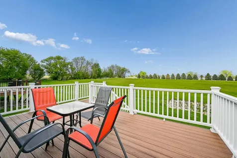 2524 NW 3rd Park Avenue Waverly IA 50677