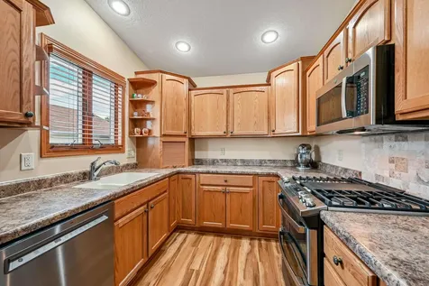 2524 NW 3rd Park Avenue Waverly IA 50677