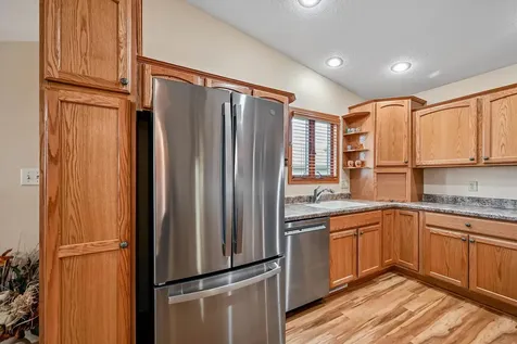 2524 NW 3rd Park Avenue Waverly IA 50677