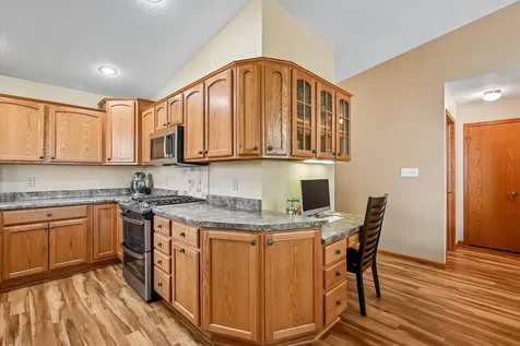 2524 NW 3rd Park Avenue Waverly IA 50677