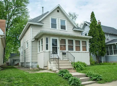 925 Forest Avenue Waterloo IA 50702