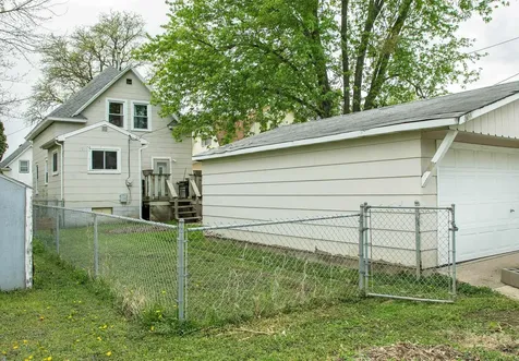 925 Forest Avenue Waterloo IA 50702