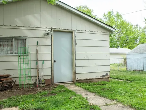 925 Forest Avenue Waterloo IA 50702