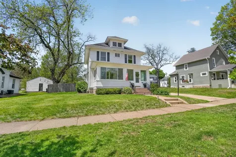 1815 Clay Street Cedar Falls IA 50613