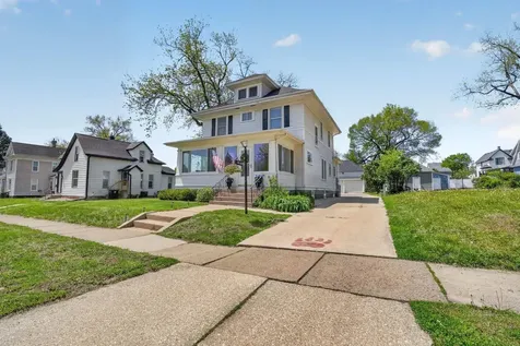 1815 Clay Street Cedar Falls IA 50613