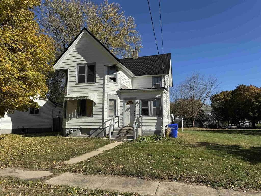 107 NW 7 Avenue Oelwein IA 50662