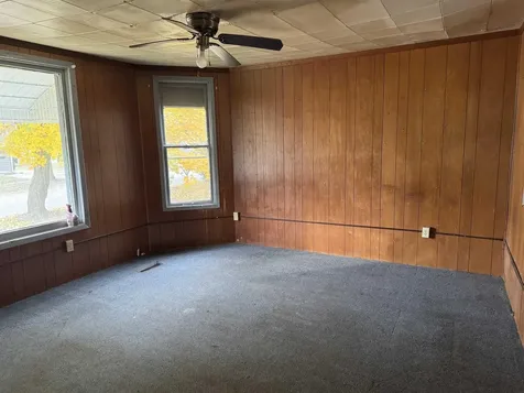 107 NW 7 Avenue Oelwein IA 50662