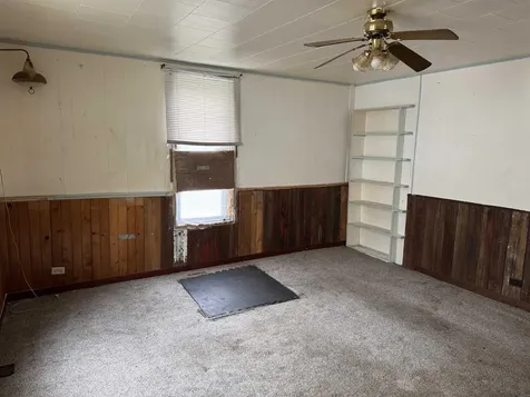 107 NW 7 Avenue Oelwein IA 50662