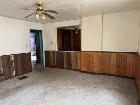 107 NW 7 Avenue Oelwein IA 50662