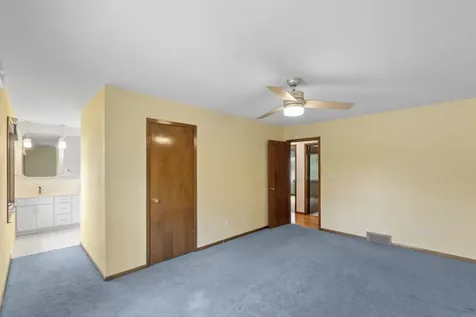 910 Juanita Avenue Cedar Falls IA 50613