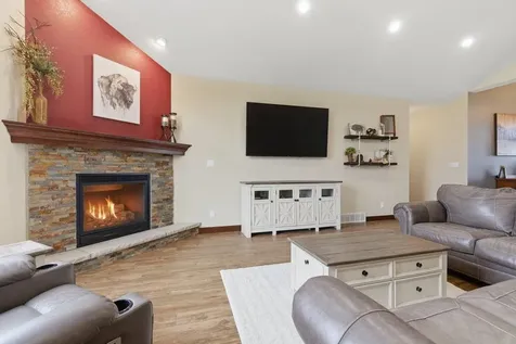 810 Highlands Street Denver IA 50622