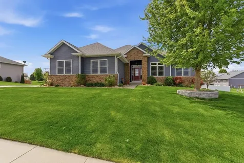 810 Highlands Street Denver IA 50622