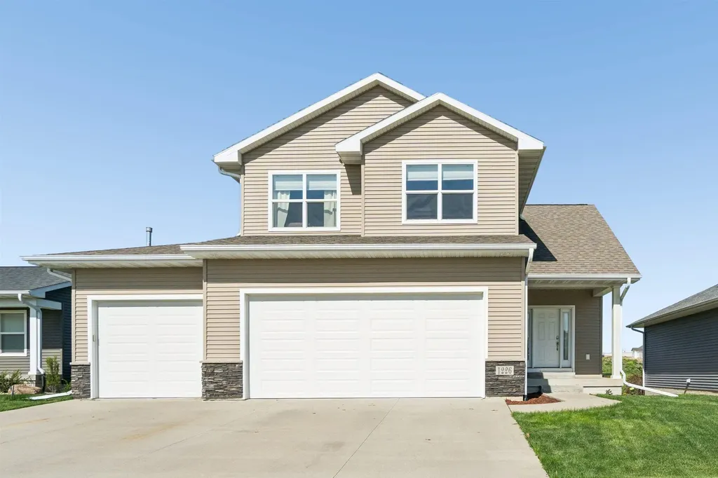 1226 SE 1st Street Waverly IA 50677