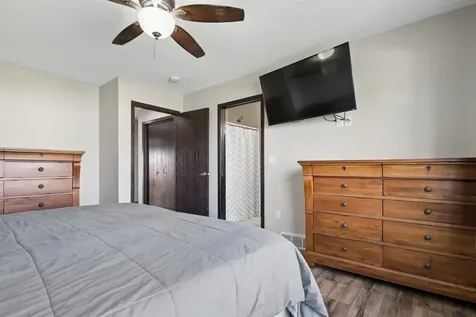 1226 SE 1st Street Waverly IA 50677