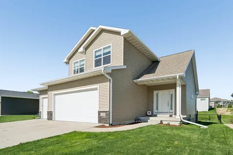 1226 SE 1st Street Waverly IA 50677