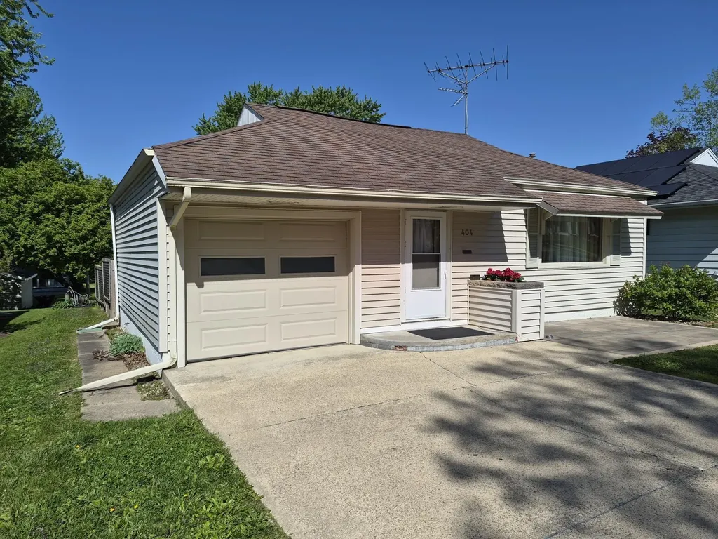 404 7th Avenue SE Oelwein IA 50662