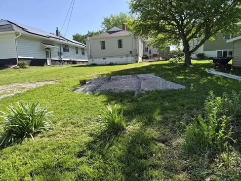 404 7th Avenue SE Oelwein IA 50662