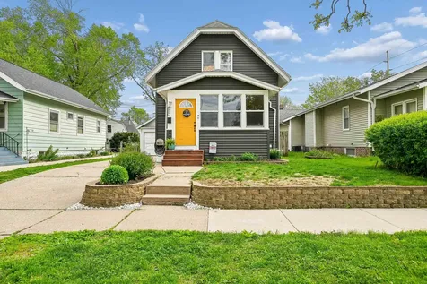 921 NW H Avenue Cedar Rapids IA 52405