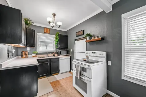 921 NW H Avenue Cedar Rapids IA 52405