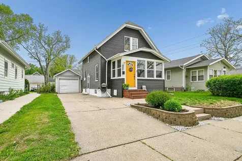 921 NW H Avenue Cedar Rapids IA 52405