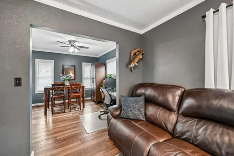 921 NW H Avenue Cedar Rapids IA 52405