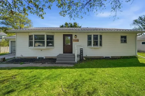 1416 Hillcrest Drive Waverly IA 50677