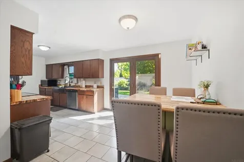 1416 Hillcrest Drive Waverly IA 50677