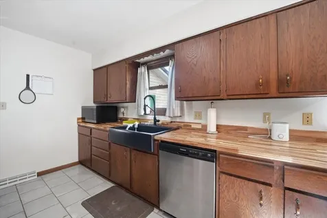 1416 Hillcrest Drive Waverly IA 50677