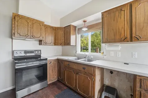 3137 Hammond Avenue Waterloo IA 50702