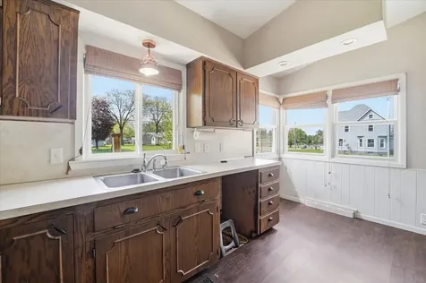 3137 Hammond Avenue Waterloo IA 50702