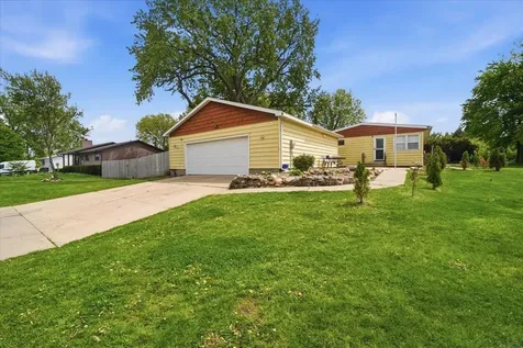 3137 Hammond Avenue Waterloo IA 50702