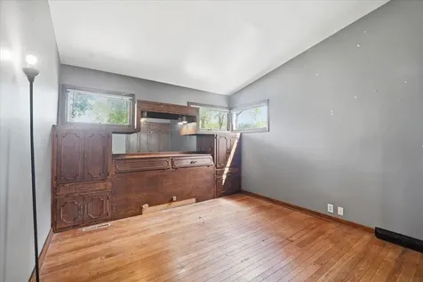 3137 Hammond Avenue Waterloo IA 50702