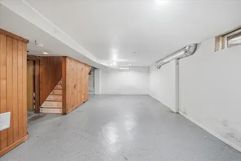 3137 Hammond Avenue Waterloo IA 50702