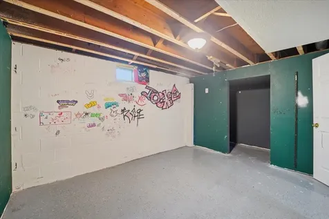 3137 Hammond Avenue Waterloo IA 50702