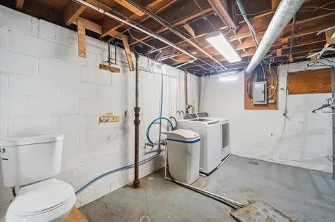 3137 Hammond Avenue Waterloo IA 50702