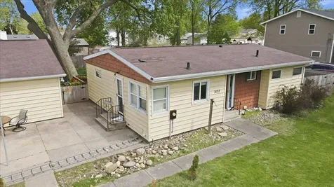 3137 Hammond Avenue Waterloo IA 50702