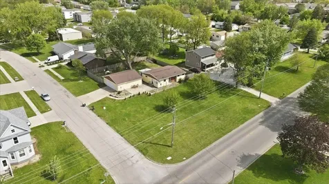 3137 Hammond Avenue Waterloo IA 50702