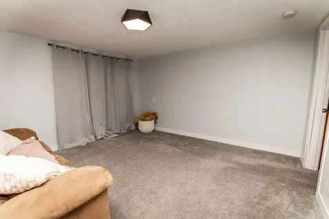 2405 II Avenue Toledo IA 52342